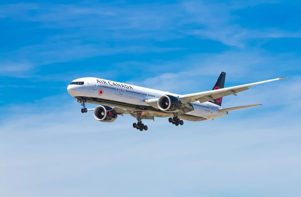 image of plane for aviation seo service